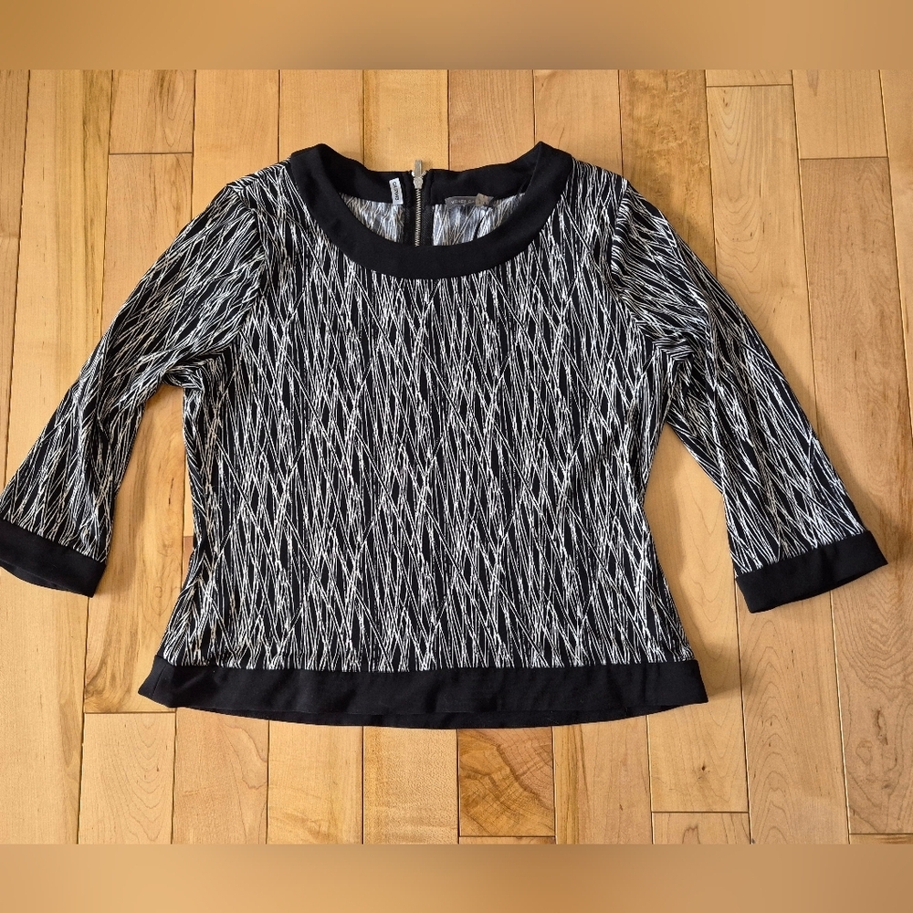 Vince Camuto Women's Size Medium Black and White Textured Blouse